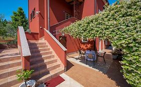 Iva House With Apartment